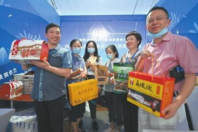 法檢干警組團帶貨，助力扶貧農副產品銷售新篇章